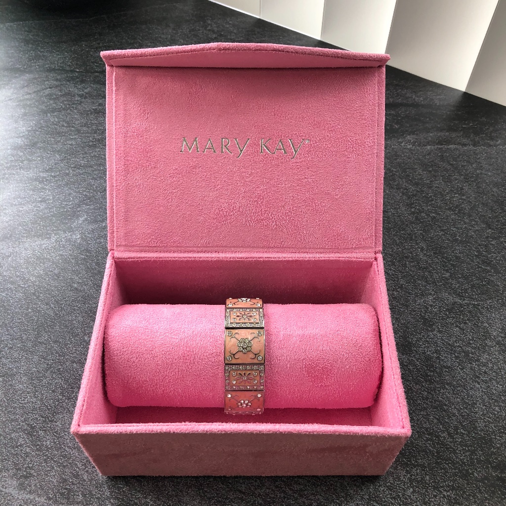 Mary Kay Pink Jewelry Box With Bracelet 9$